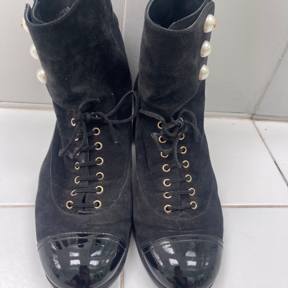 Chanel Black Suede Ankle Boots with CC Logo Pearl Detail Sz 38 - Picture 3 of 10